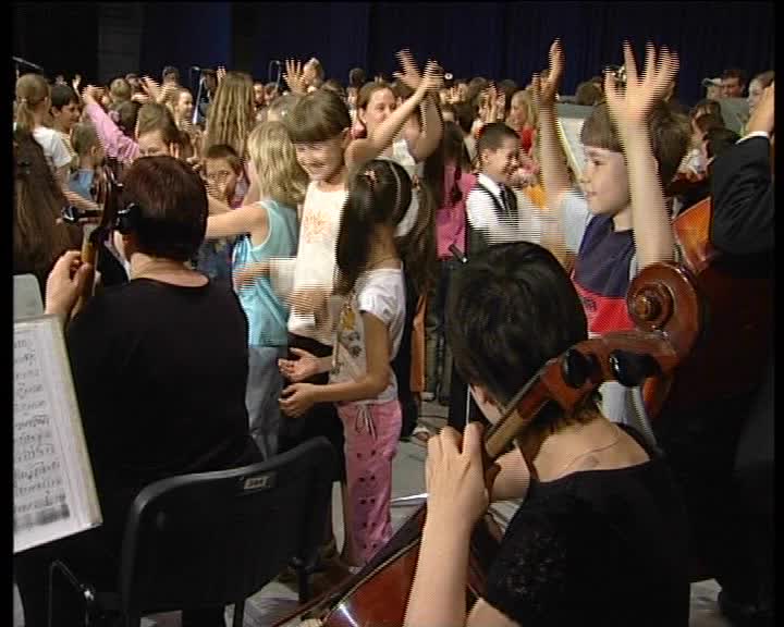 Смотреть Прелюдия для детства с оркестром онлайн