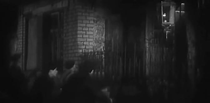 Смотреть ТРЕВОЖНАЯ МОЛОДОСТЬ онлайн